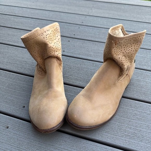 Roxy Shoes - Roxy Carrington Ankle Boot Size W